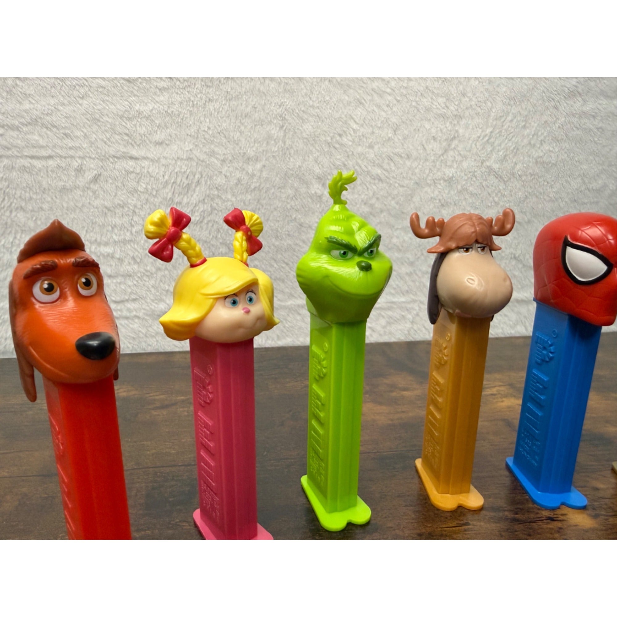 Lot of pez dispensers