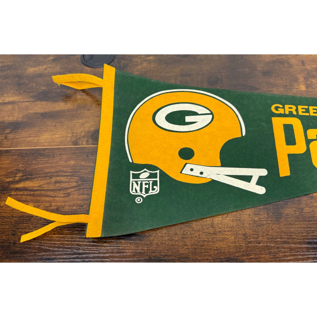 Green Bay Packers NFL Vintage Felt Pennant With Helmet Logo - Sports Memorabilia