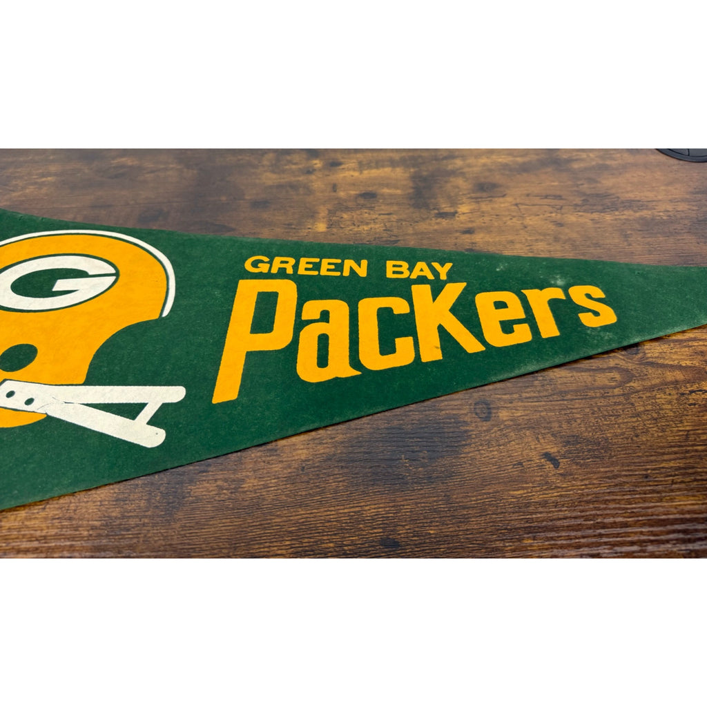 Green Bay Packers NFL Vintage Felt Pennant With Helmet Logo - Sports Memorabilia