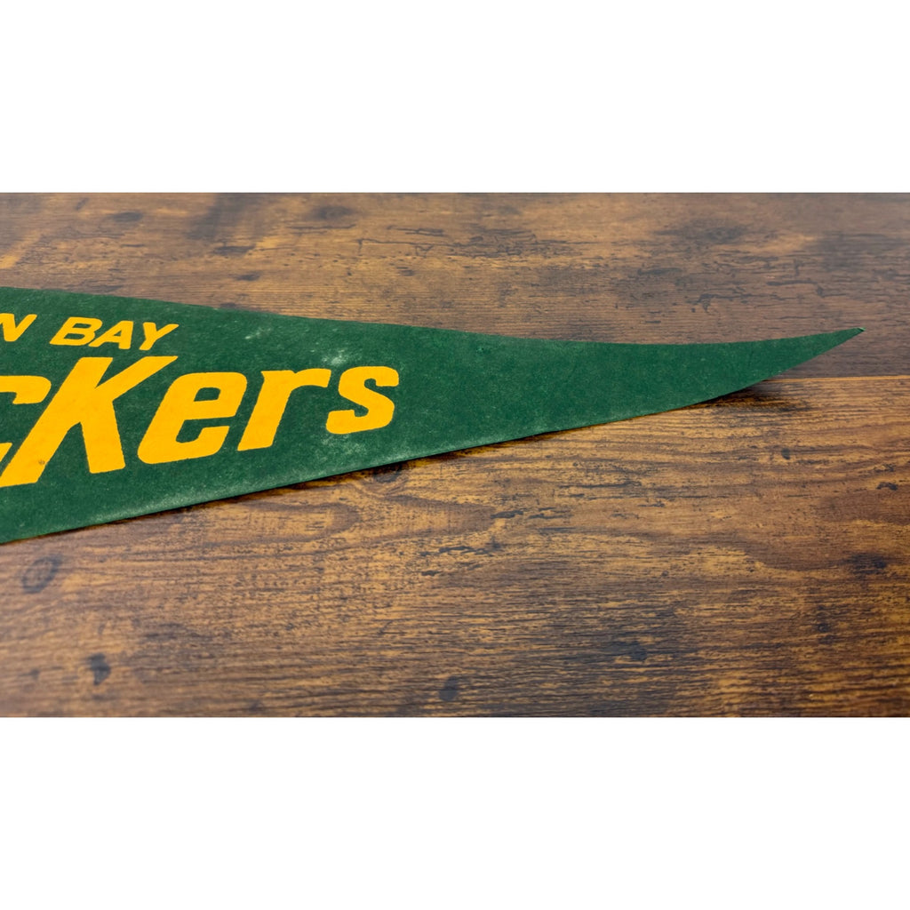 Green Bay Packers NFL Vintage Felt Pennant With Helmet Logo - Sports Memorabilia