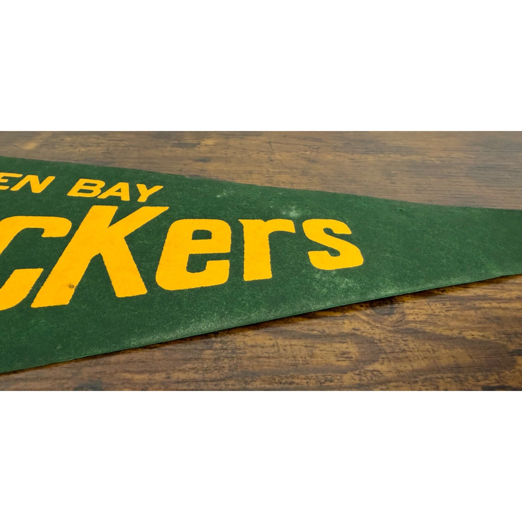 Green Bay Packers NFL Vintage Felt Pennant With Helmet Logo - Sports Memorabilia