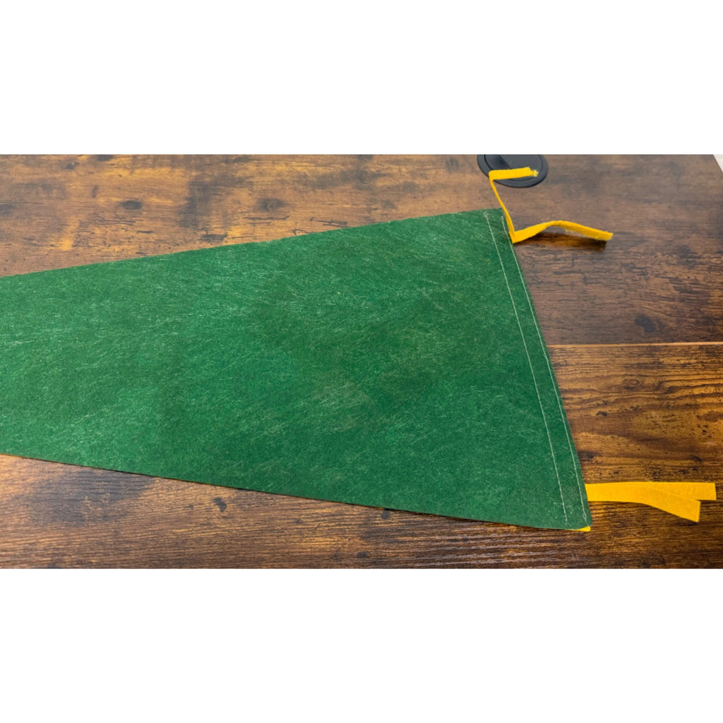 Green Bay Packers NFL Vintage Felt Pennant With Helmet Logo - Sports Memorabilia