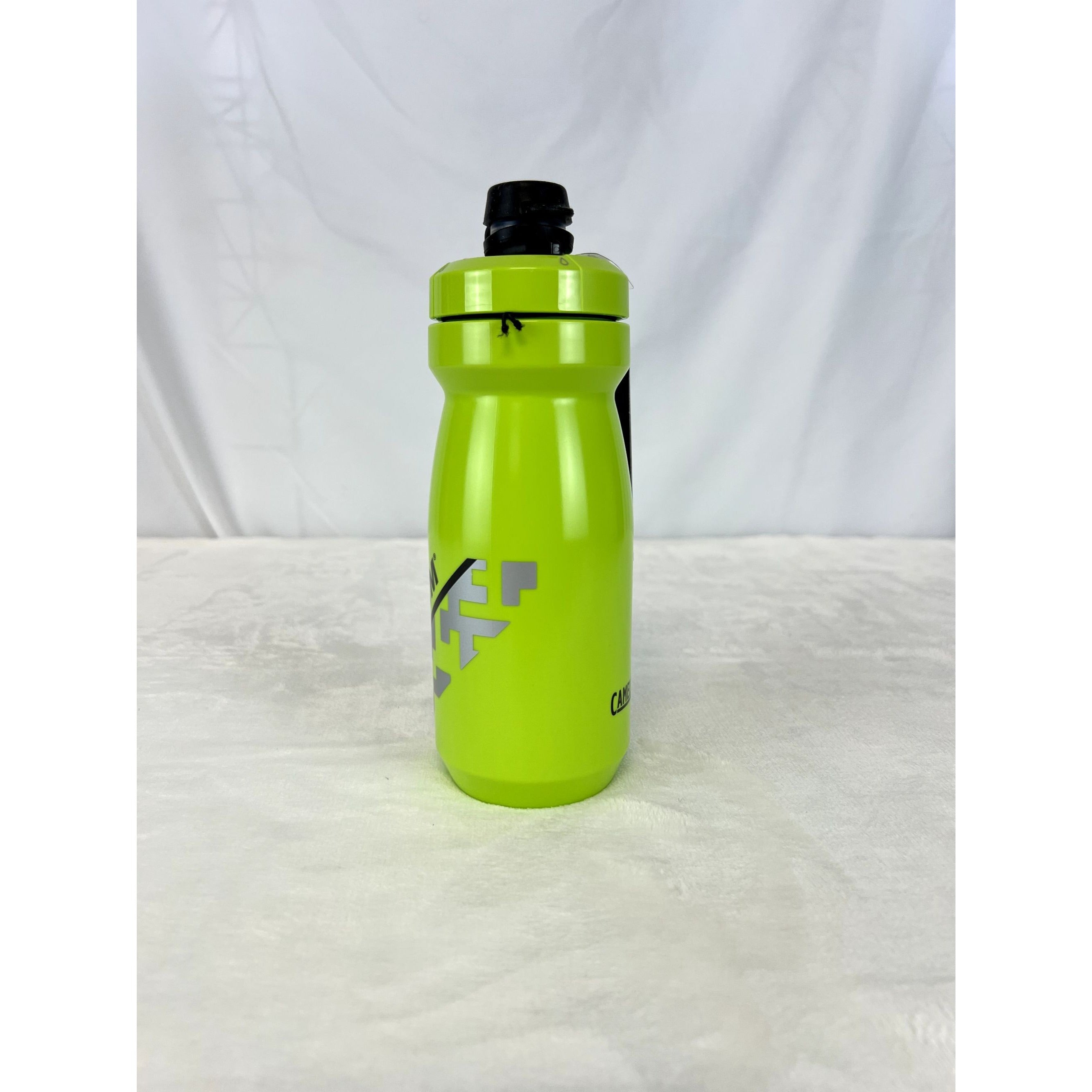New! Camelbak line green Dirt Series Podium 21 oz water bottle
