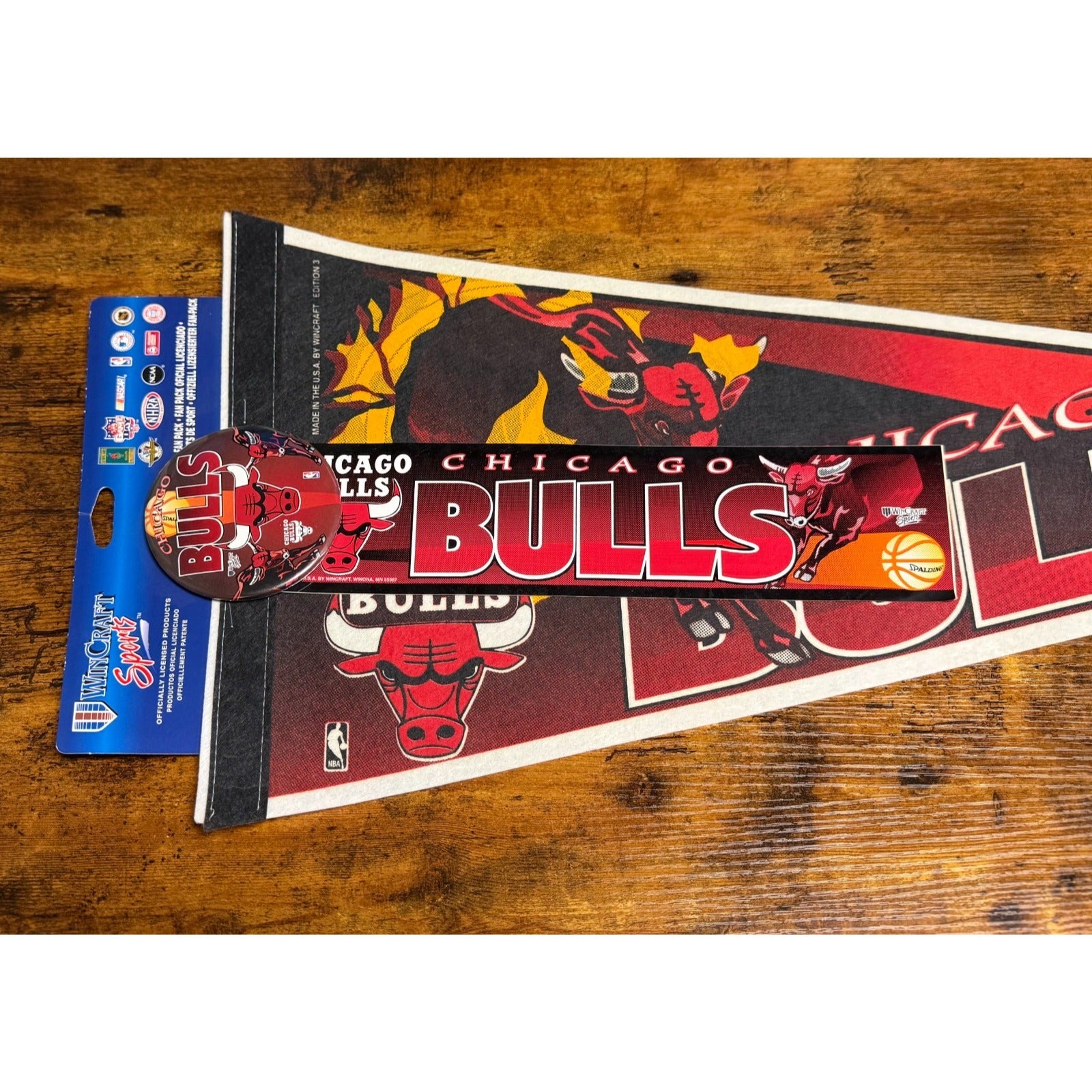 Vintage NBA Chicago Bulls pennant pak
