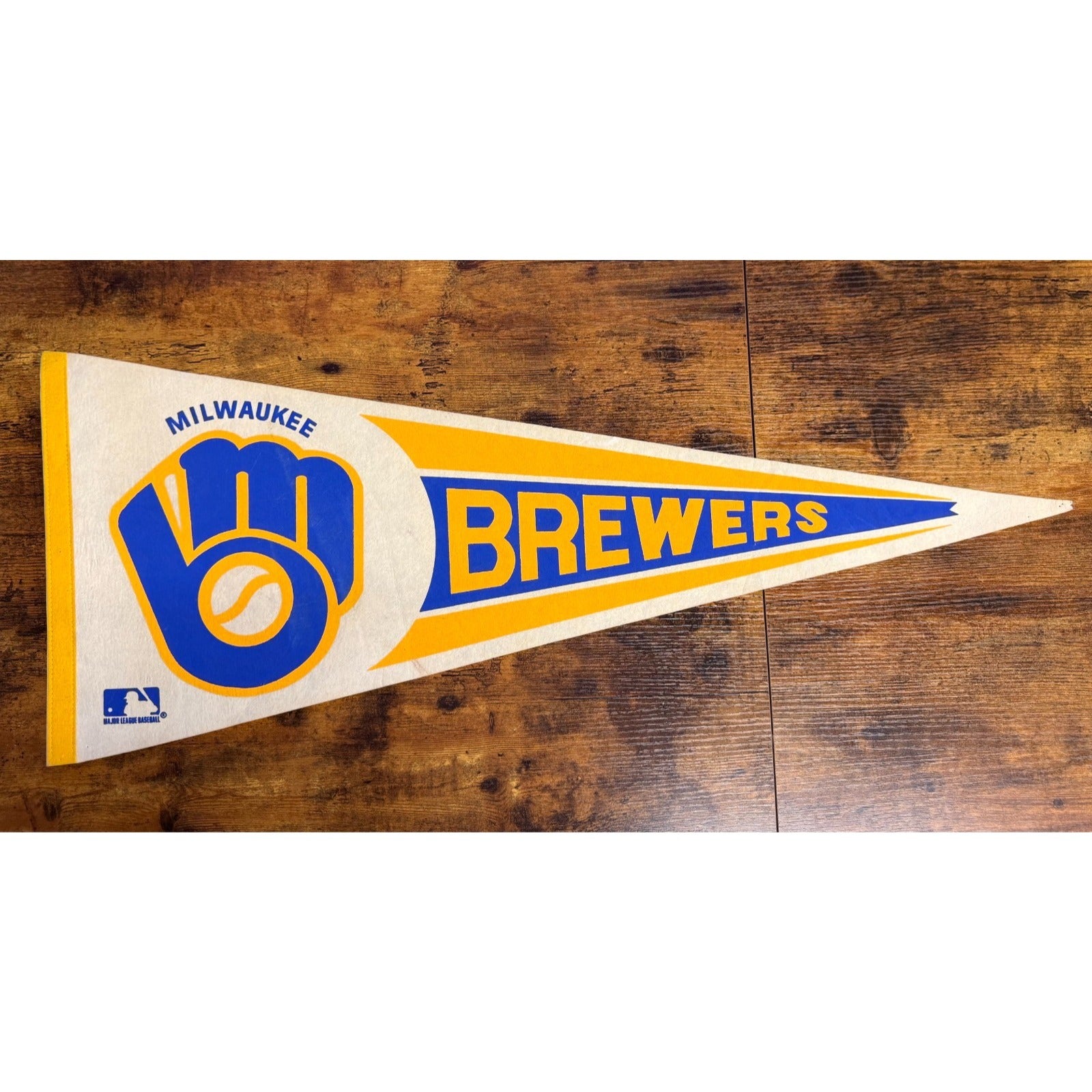 Vintage MLB Milwaukee Brewers pennant