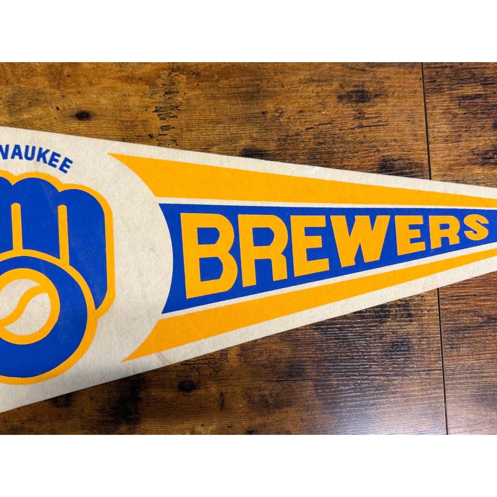Vintage MLB Milwaukee Brewers pennant