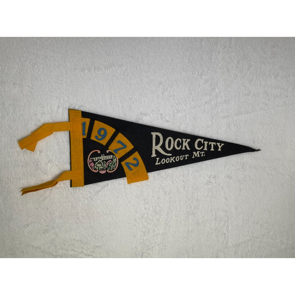 Vintage 1972 Rock City Lookout Mt. pennant